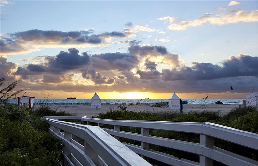 Richmond Oceanfront Hotel Miami Beach Exterior photo